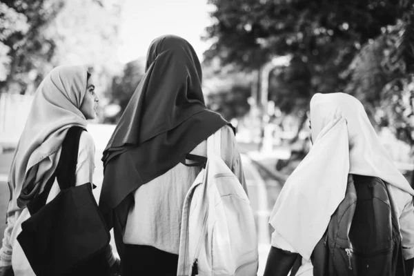 穆斯林妇女群体有很大的时间 — 图库照片