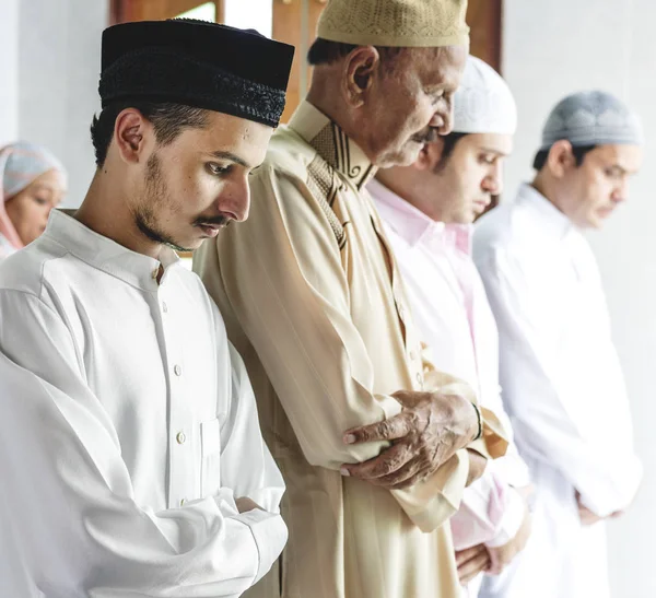 Muslim Berdoa Dalam Postur Qiyaam — Stok Foto