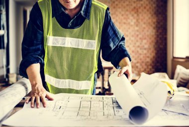 Bir plan üzerinde çalışıyor mimarisi