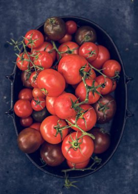 dallar siyah kase domates üstten görünüm