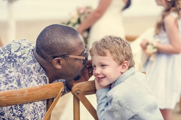 Kleine Jongen Een Huwelijksceremonie — Stockfoto