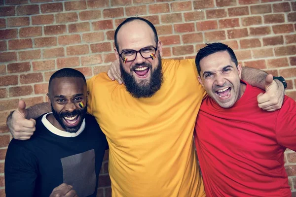 Vänner Hejar Med Målade Flagga — Stockfoto