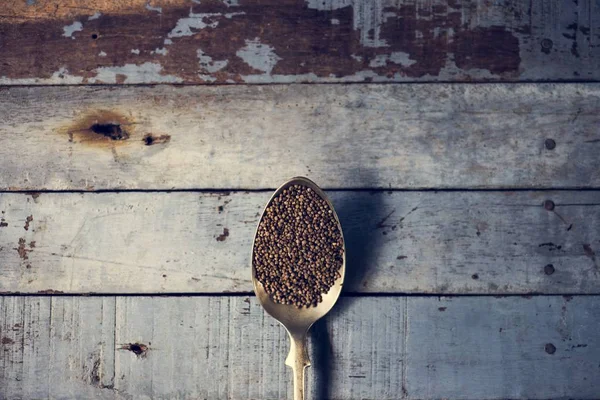 Tahta Kaşıkla Quinoa Dokulu — Stok fotoğraf