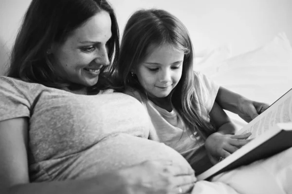 Pregnant Mom Spending Time Together Her Daughter — Stock Photo, Image