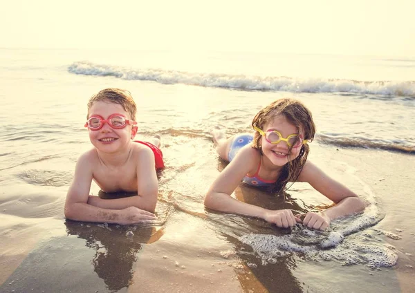 Frère Sœur Profitant Plage — Photo