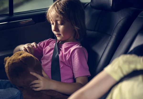 Young Caucasian Girl Sitting Car Playing Teddy Bear — Stock Photo, Image