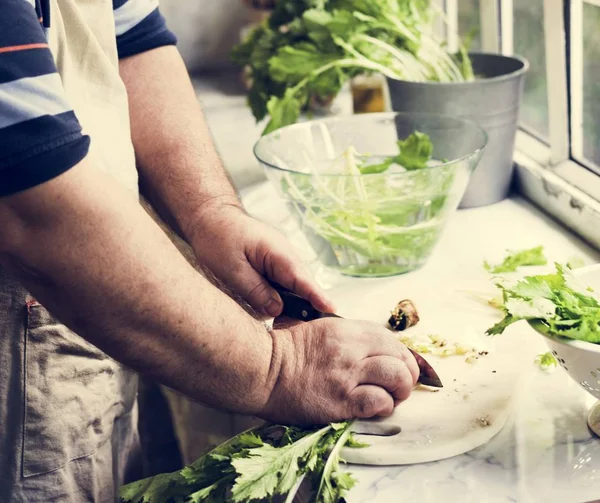 Hands Knife Cutting Fresh Organic Vegetable — Stock Photo, Image