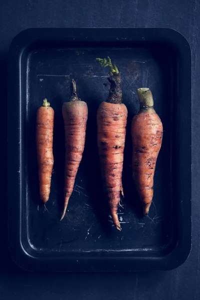 Wortelen Een Bord — Stockfoto