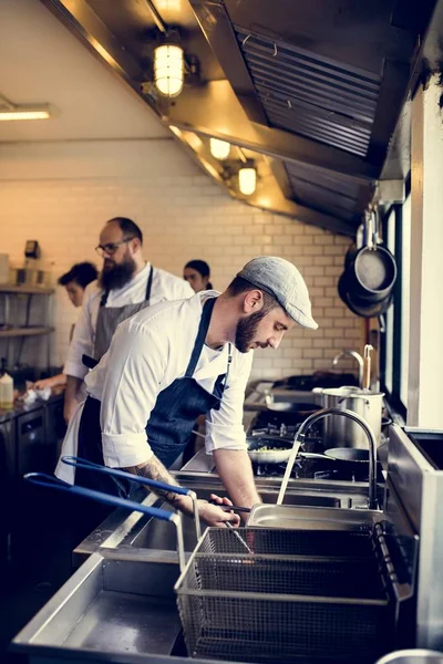 Mutfak personeli çamaşır mutfak eşyaları