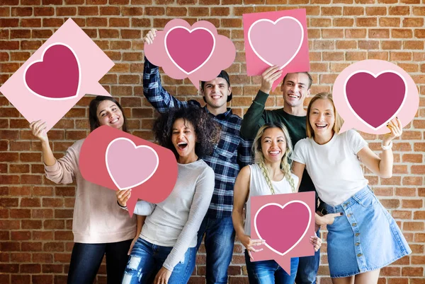 Junge Erwachsene Freunde Mit Herz Ikonen — Stockfoto