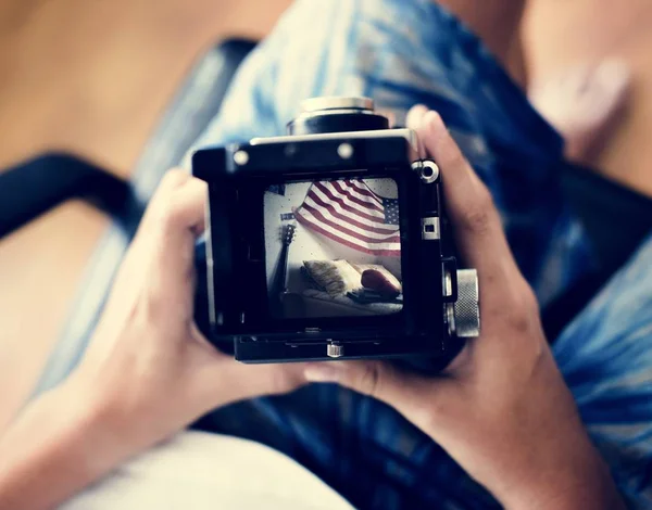 Luftaufnahme Einer Hand Haltenden Retro Kamera — Stockfoto