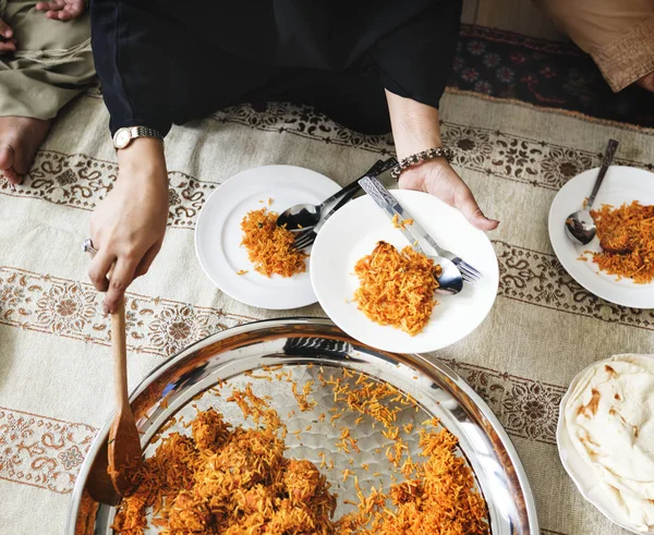 Muslim Family Having Dinner Floor — Stock Photo, Image