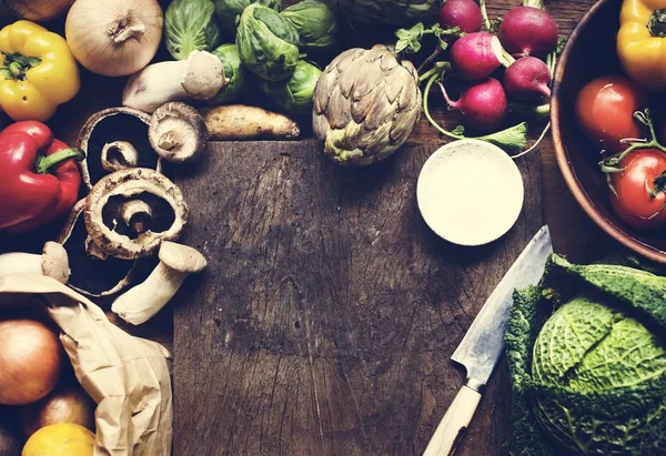 Vista Aérea Varias Verduras Frescas Con Cuchillo Cutboard Madera — Foto de Stock