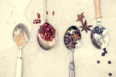 Bitki ve baharat baharat pişirme