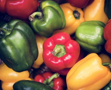 kırmızı, yeşil ve sarı biber