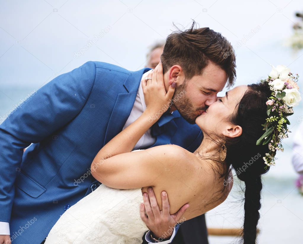 Young couple kissing at wedding reception
