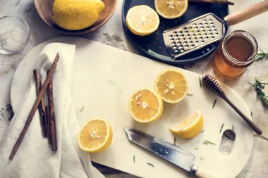 Bıçakla taze kireç yakın çekim