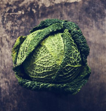 yakın çekim çekim Olgun yeşil lahana grungy yüzeyi