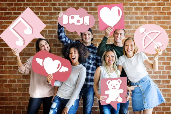 Jovens Amigos Adultos Segurando Valentine Ícones — Fotografia de Stock