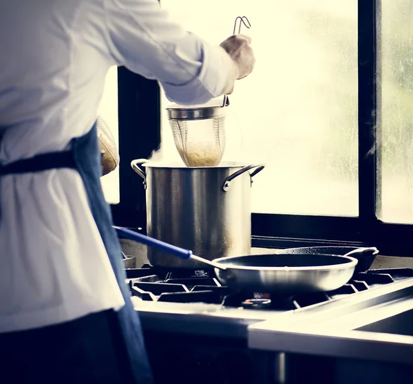 Chef Cooking Spaghetti Kitchen — Stock Photo, Image