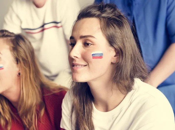 Amigos Torcendo Copa Mundo Com Bandeira Pintada — Fotografia de Stock