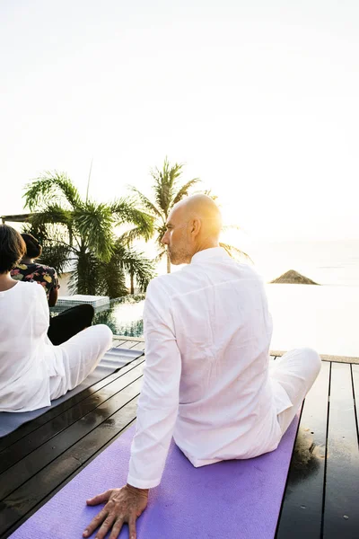 Sabah pratik yoga yaşlılar grubu