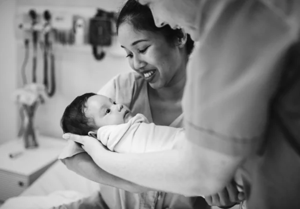 Bebé Recién Nacido Hospital — Foto de Stock