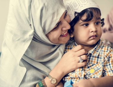 Müslüman anne ve oğlu