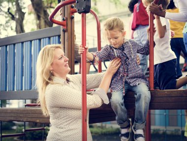 Mutlu çocuklar ilköğretim okulunda