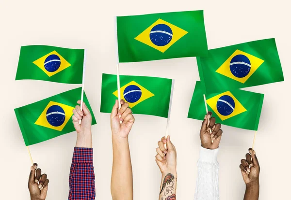 Mãos Agitando Bandeiras Brasil — Fotografia de Stock