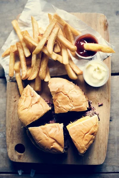 Vista Aérea Hamburguesa Papas Fritas Comida Rápida — Foto de Stock