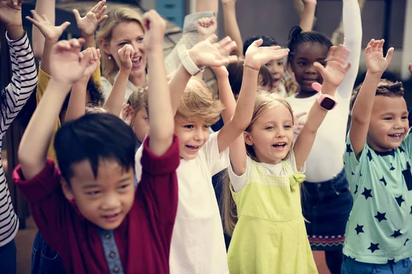 Des Enfants Heureux École Primaire — Photo