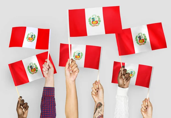 Manos Ondeando Las Banderas Perú — Foto de Stock