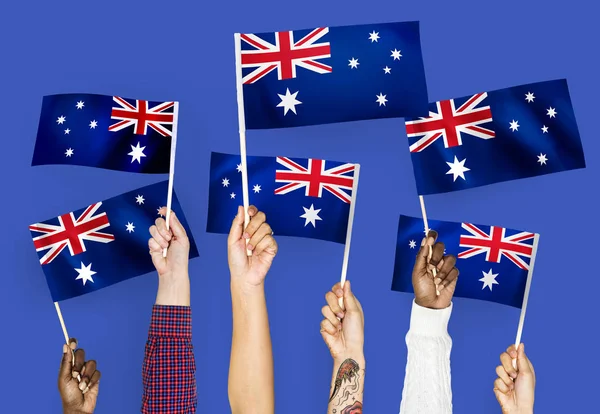 Hände Schwenken Die Flaggen Australiens — Stockfoto