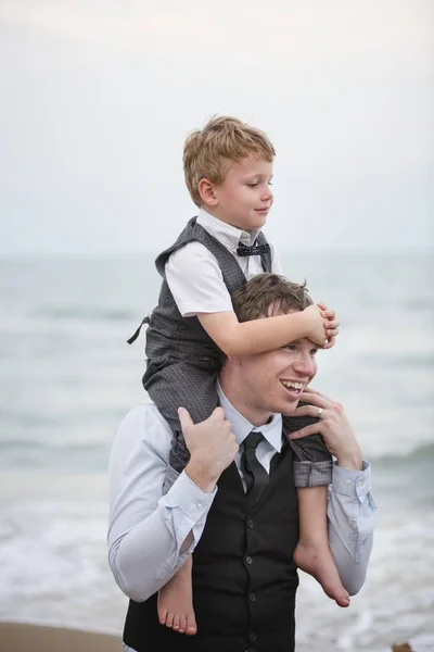 Far Och Son Strand Bröllop — Stockfoto