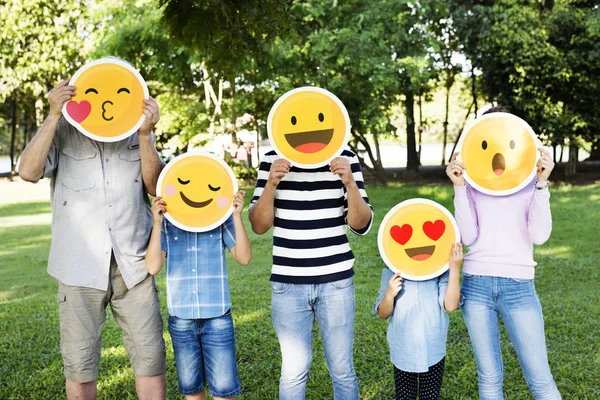 Familia Feliz Cerrando Caras Emojis Iconos —  Fotos de Stock