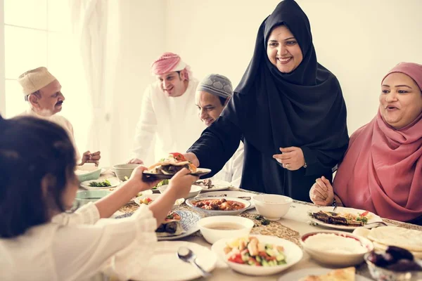 Muslim Woman Sharing Food Ramadan Feast — Stock Photo, Image