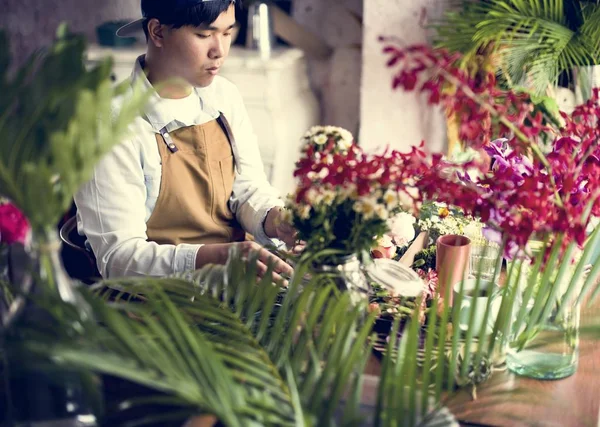 Florist Making Flower Arrangement Flower Shop — Stock Photo, Image