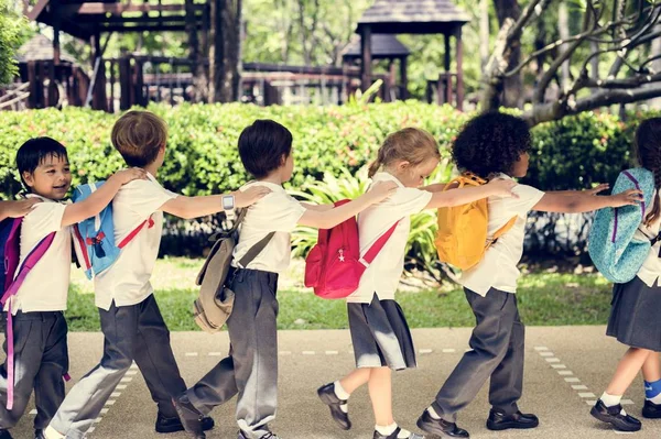 Bambini Felici Alla Scuola Elementare — Foto Stock