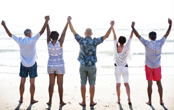 Gruppe Von Senioren Strand — Stockfoto