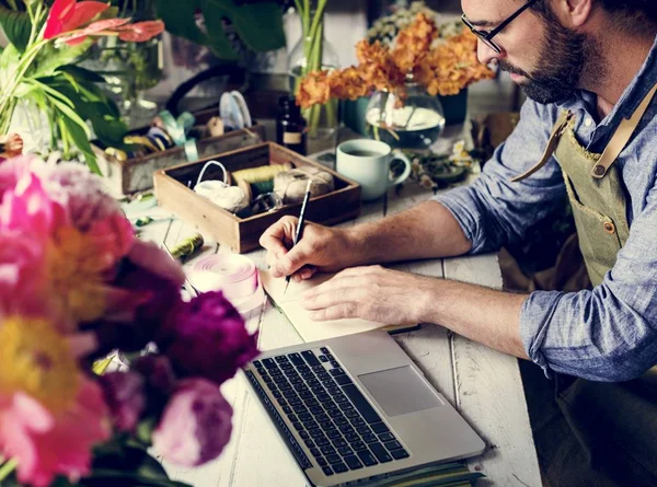 Propriétaire Entreprise Dans Boutique Fleurs — Photo