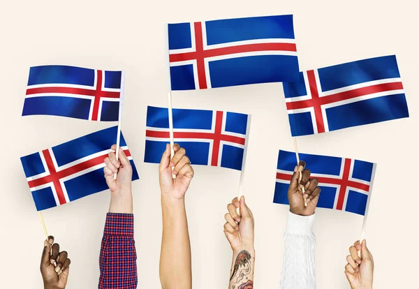 Manos Ondeando Las Banderas Islandia — Foto de Stock
