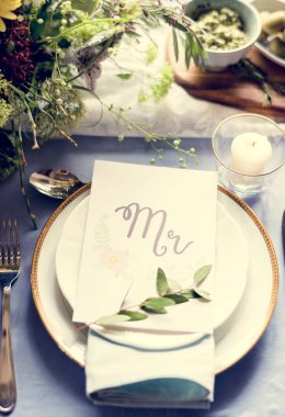 Düğün resepsiyonu tablo ayarı portre