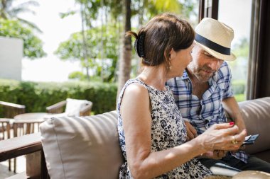 Çift bir çare olarak onların tatil harcama