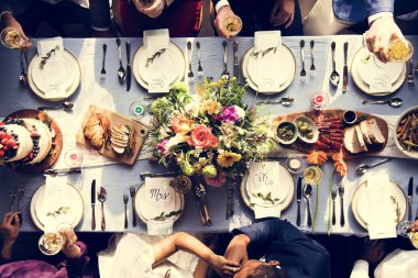 Damat Gelin el düğün Resepsiyon havadan görünümü içinde öpüşme