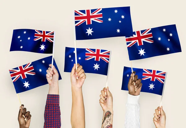 호주의 깃발을 흔들며 — 스톡 사진