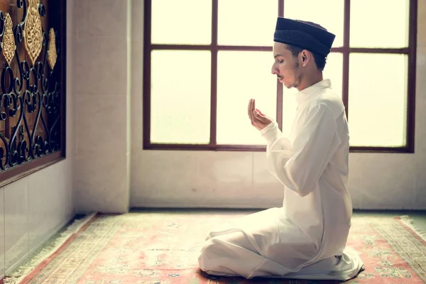 Homem Muçulmano Fazendo Dua Alá — Fotografia de Stock
