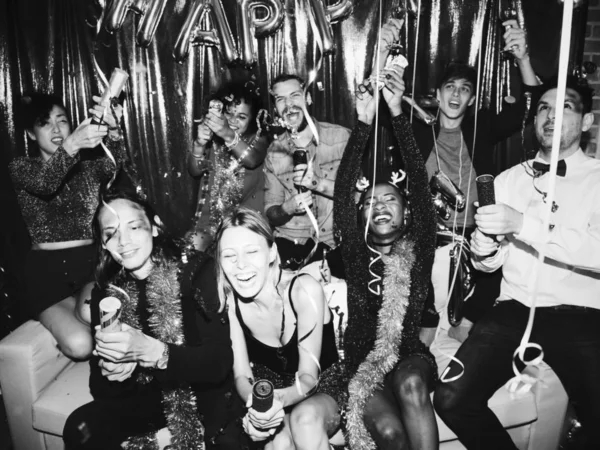 파티를 즐기는 사람들 — 스톡 사진
