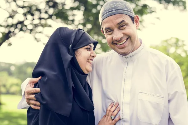 Doce Marido Mulher Muçulmanos — Fotografia de Stock