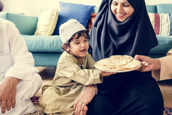 Muslim Family Having Dinner Floor — Stock Photo, Image